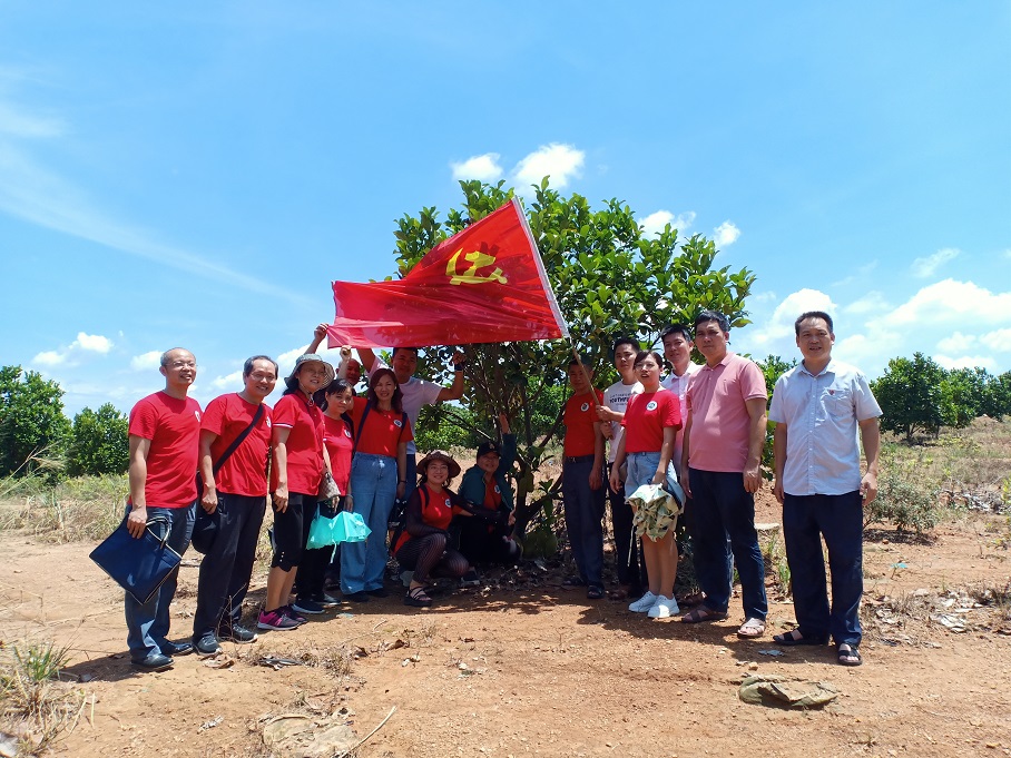 榴莲蜜试验种植基地.jpg